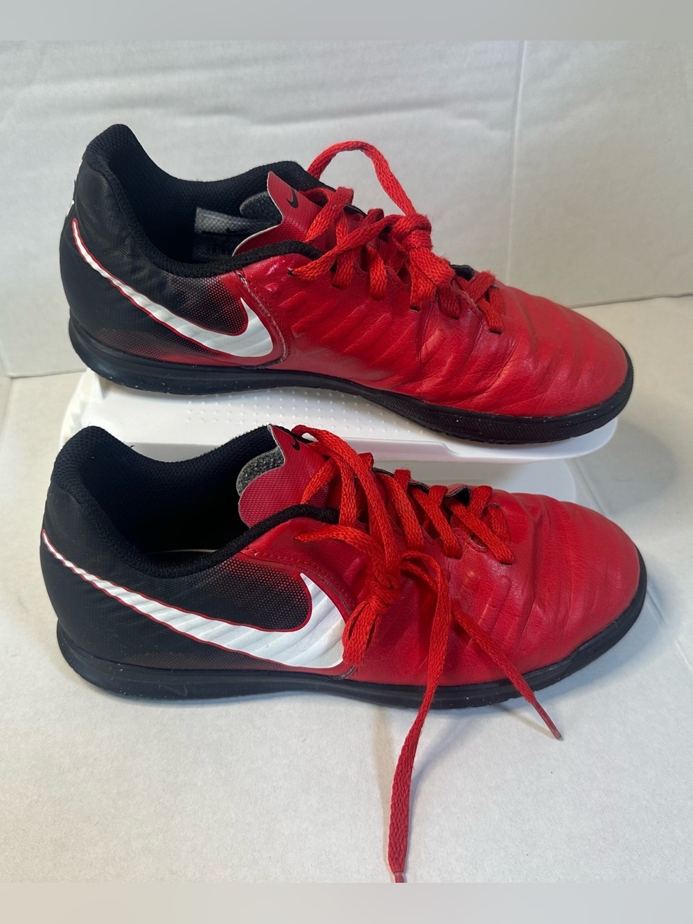 NIKE TiempoX Rio 4 IC Red Black Soccer Indoor Sneakers 897769-616 size 5.5Y